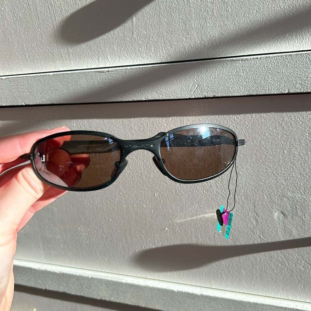 Black Oakley men’s sunglasses